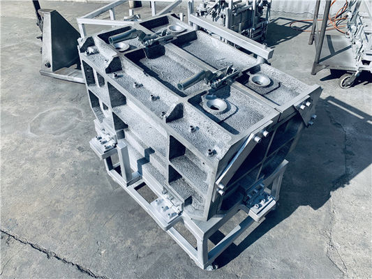 Los moldes rotatorios de aluminio del moho anti que echan la plantilla de la espuma del poste de la PU con 4 inyectan los agujeros