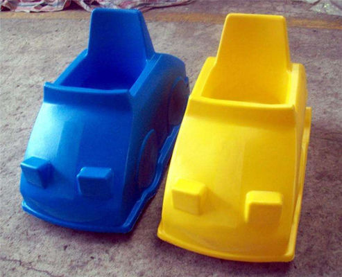 Molde plástico rotatorio de encargo del coche del HDPE MDPE del juego de niños el moldear de LLDPE con resistente ULTRAVIOLETA coloreada aduana