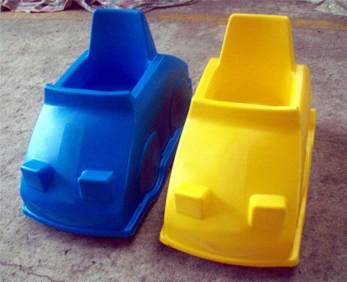 Molde plástico rotatorio de encargo del coche del HDPE MDPE del juego de niños el moldear de LLDPE con resistente ULTRAVIOLETA coloreada aduana